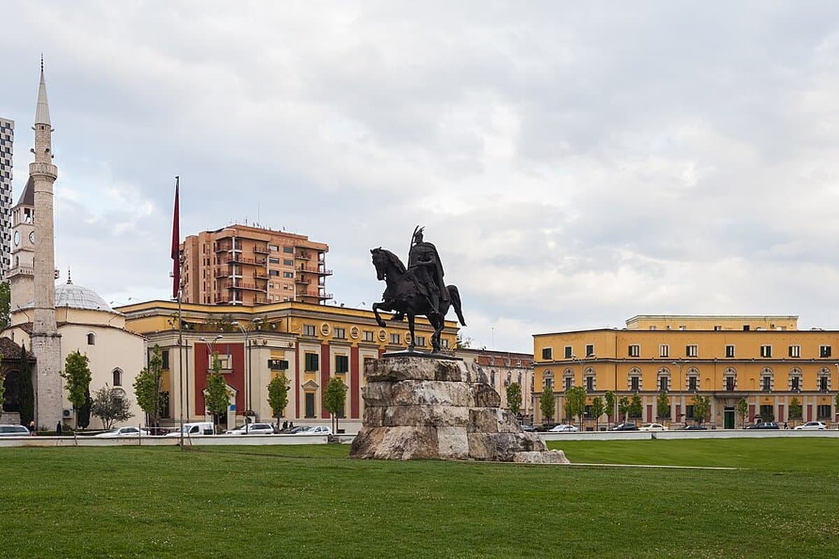 Skanderbeg Square, Tirana