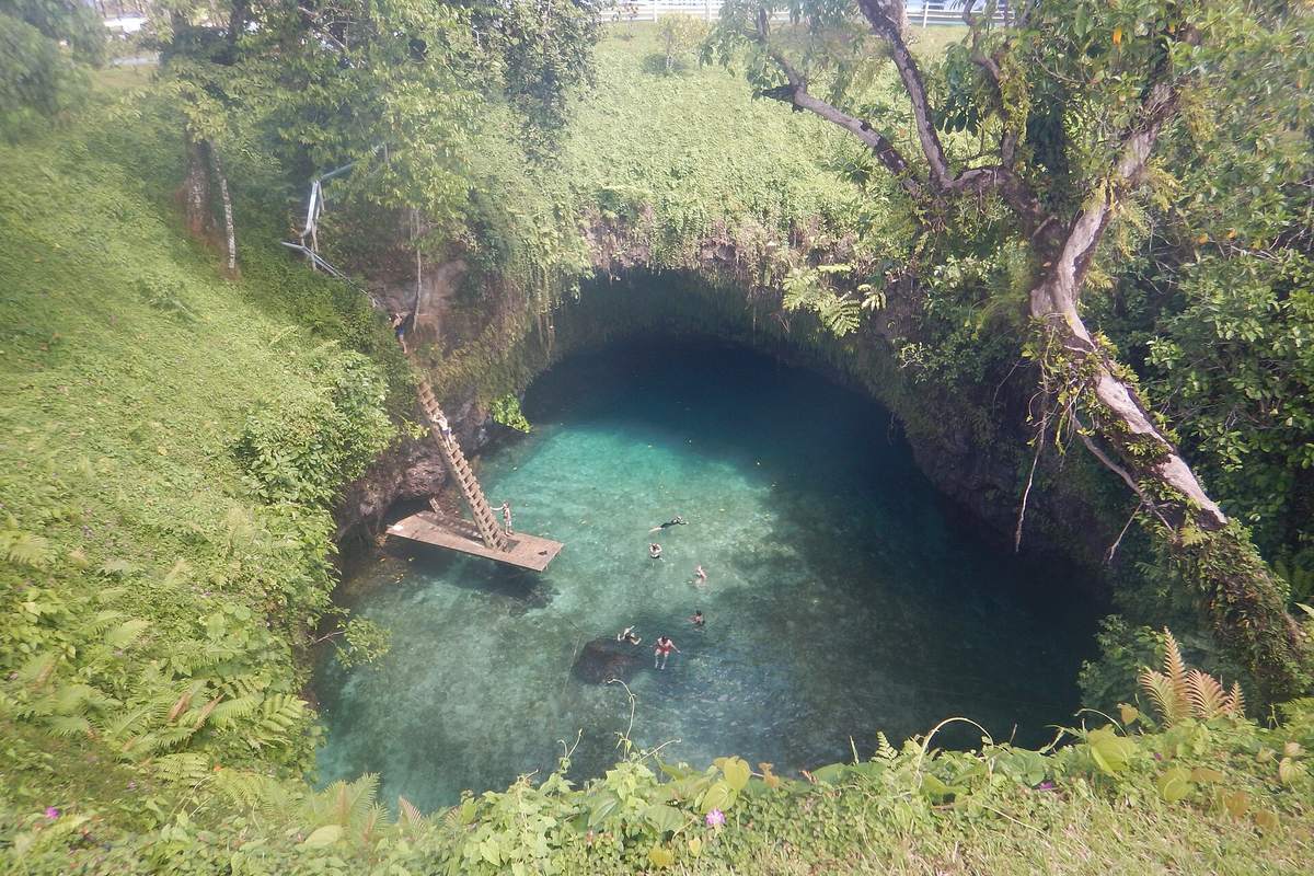 To Sua Ocean Trench
