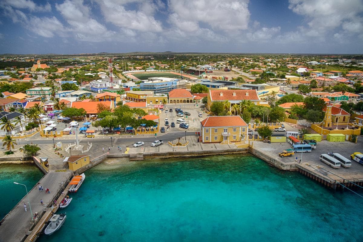 Kralendijk waterfront — Bonaire